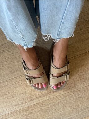 UGG GOLDEN STAR PLATFORM HI SLIDES